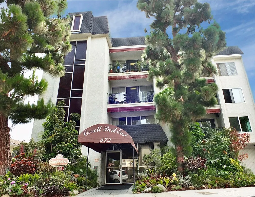 372 Carroll Park E East Unit 406, Long Beach, CA 90814 - Main photo, Long Beach, CA