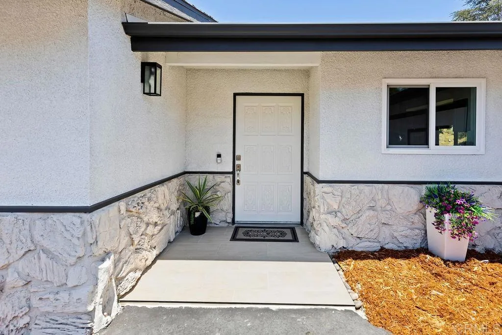 12172 Gay Rio Drive, Lakeside, CA 92040 - Photo 3 of 37, Lakeside, CA