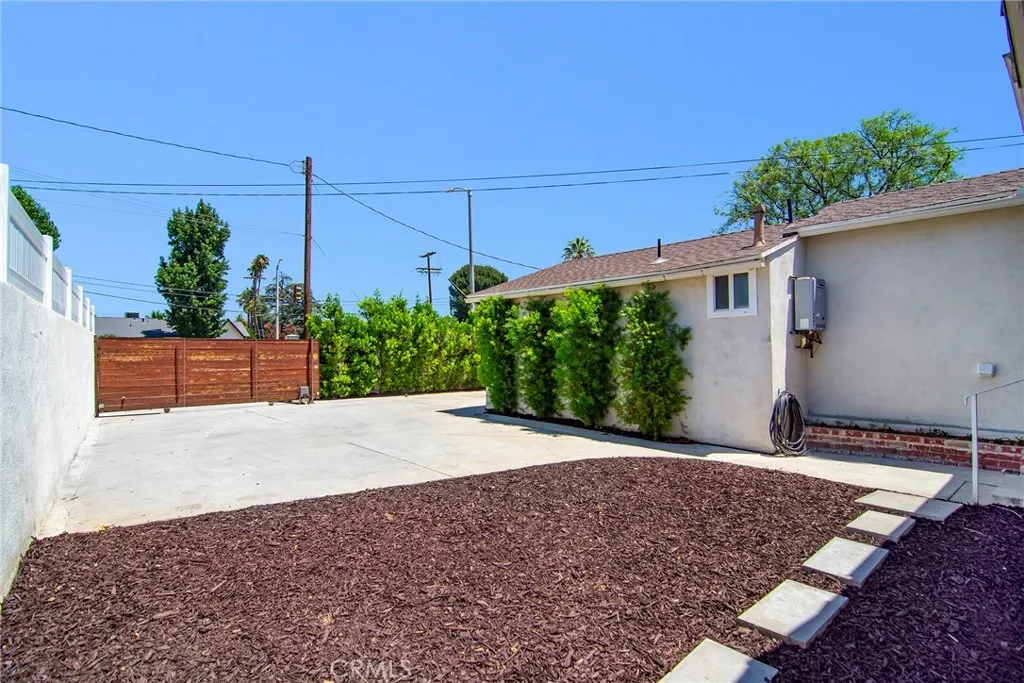 22602 Victory Boulevard, Woodland Hills, CA 91367 - Photo 4 of 25, Woodland Hills, CA