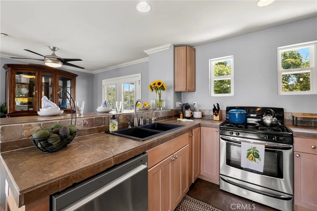 https://cdn.realtyfeed.com/cdn/127/306771621/e477711fe709565bf601f4734cc38614.webp
