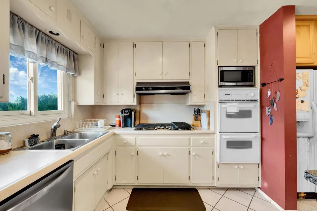 https://cdn.realtyfeed.com/cdn/127/306771711/1cfd4bd3c9d9460cc8c8a028dd0574f7.webp
