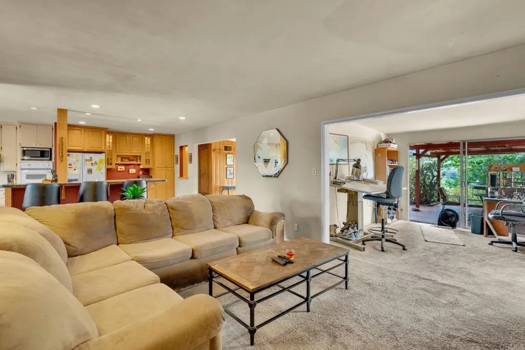 https://cdn.realtyfeed.com/cdn/127/306771711/4f1c48fc3ef171f08ccf94cc333bac66.webp