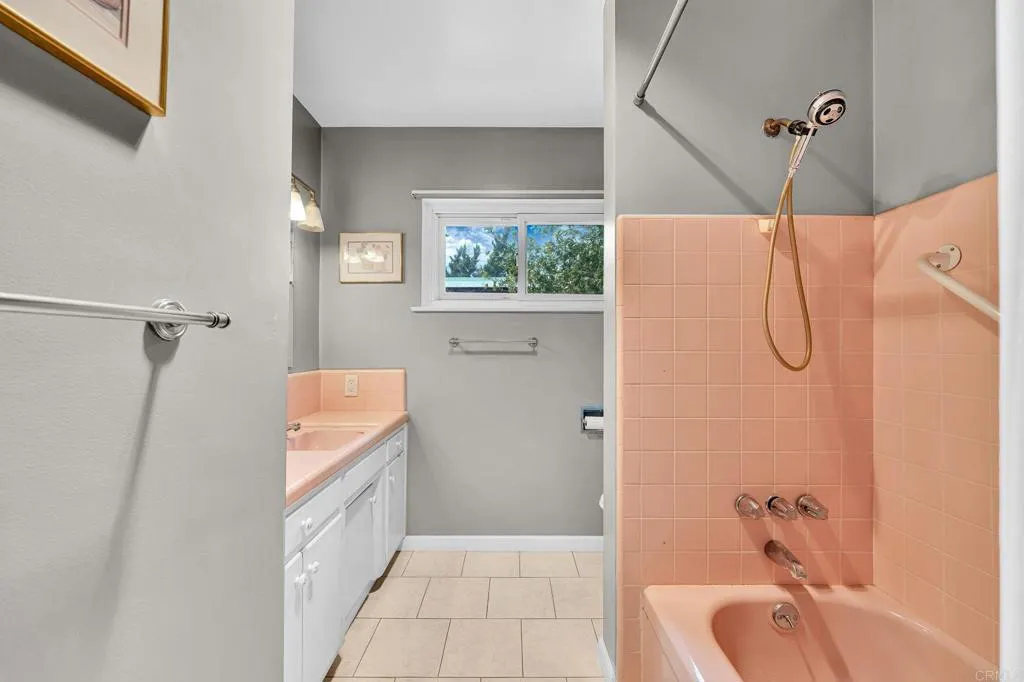 https://cdn.realtyfeed.com/cdn/127/306771711/8c682ba5f088670949f9d224493c3b12.webp
