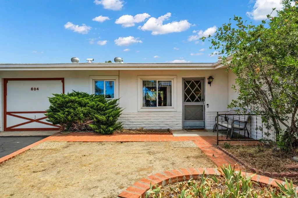 https://cdn.realtyfeed.com/cdn/127/306771711/b4a13e34cd28dc9c50c680a05f723b86.webp