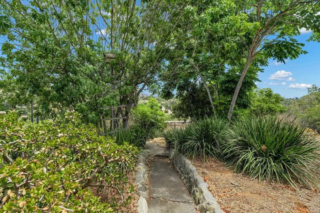 https://cdn.realtyfeed.com/cdn/127/306771711/df2641b00b1c5837e26b7889e1139a04.webp