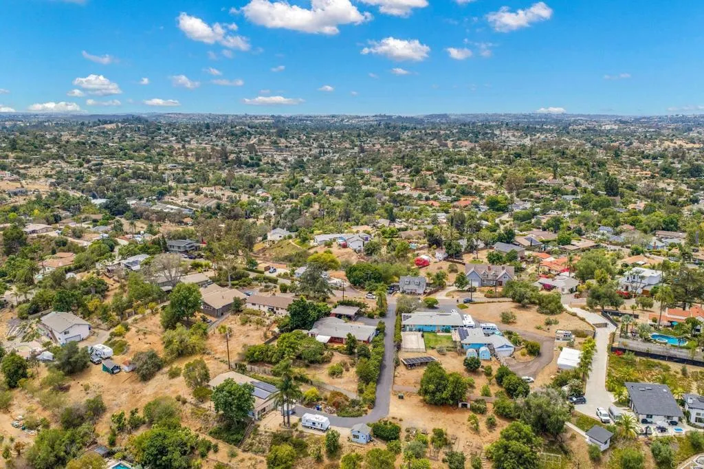 https://cdn.realtyfeed.com/cdn/127/306771711/ed5f58b9b5c6a966a0997ead415faae9.webp