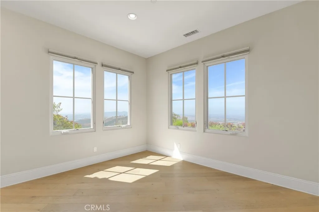 https://cdn.realtyfeed.com/cdn/127/306771736/14ce4635d2c8f24b05e5d44c866dd0ad.webp