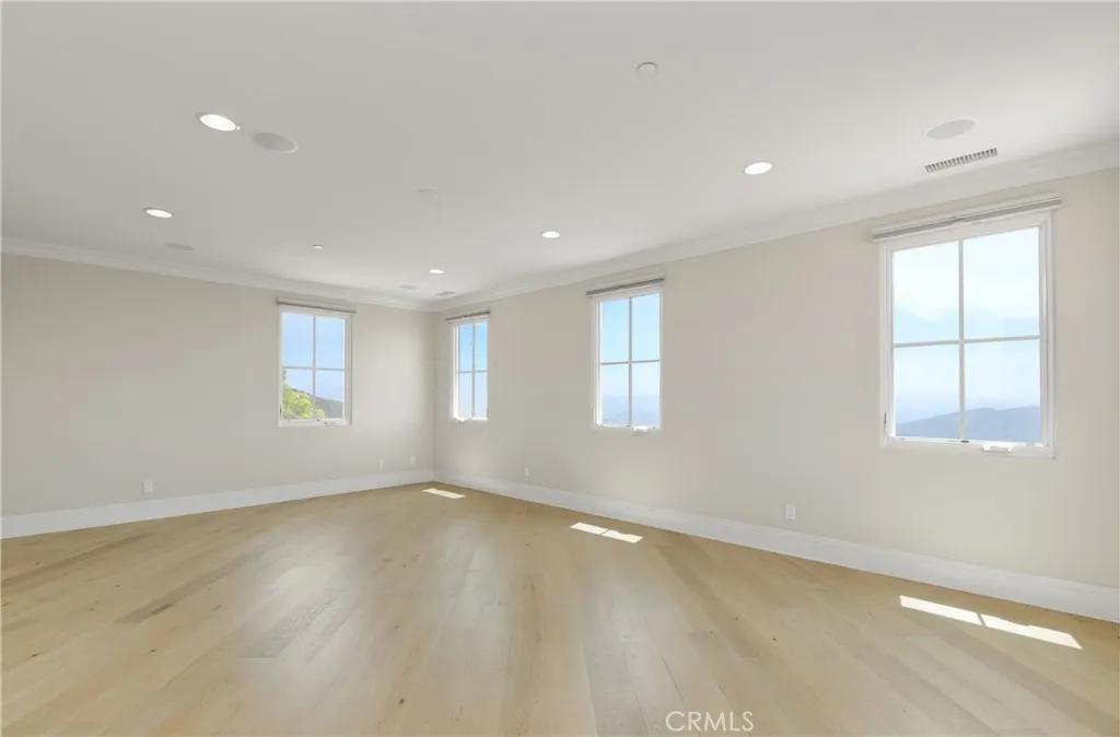 https://cdn.realtyfeed.com/cdn/127/306771736/936cfe4fc9622e4f5bfeee2179b14992.webp