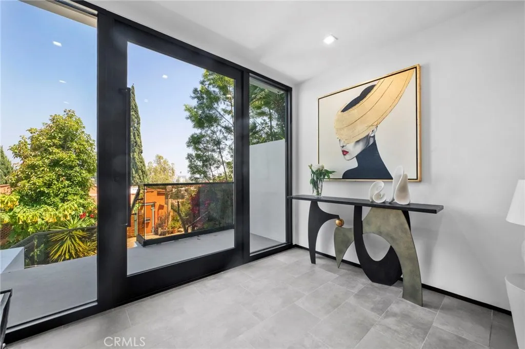 2033 Glencoe, Los Angeles, CA 90068 - Main photo, Los Angeles, CA