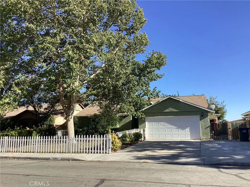 2116 Phlox, Rosamond, CA 93560 - Photo 2 of 29, Rosamond, CA