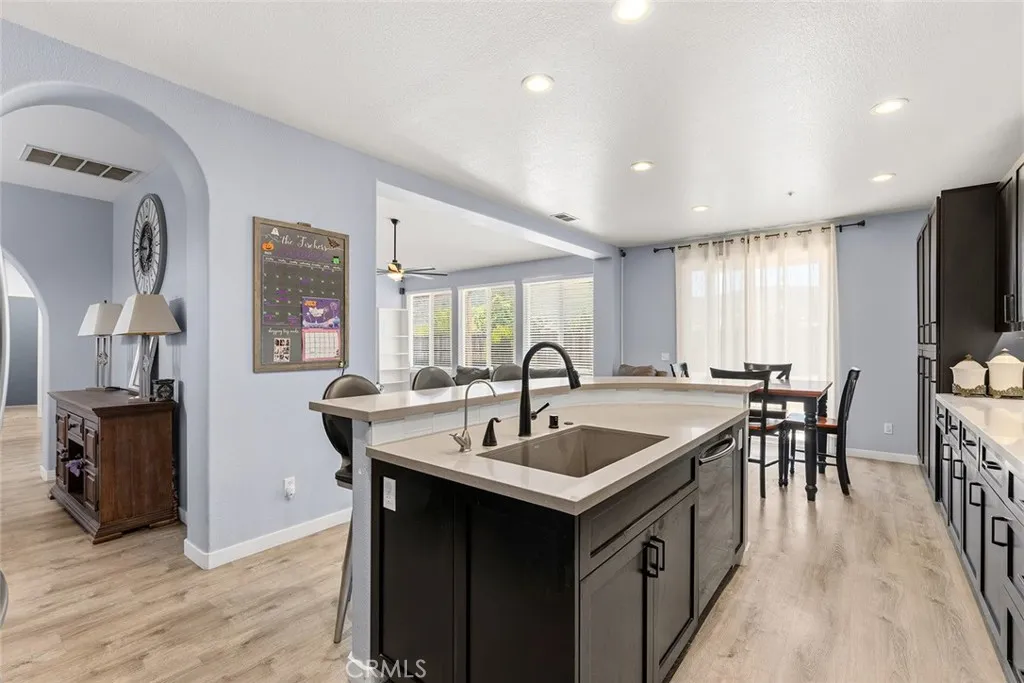 https://cdn.realtyfeed.com/cdn/127/306771883/bd0f6ef0fb86e6e6a3788274a3b90f41.webp