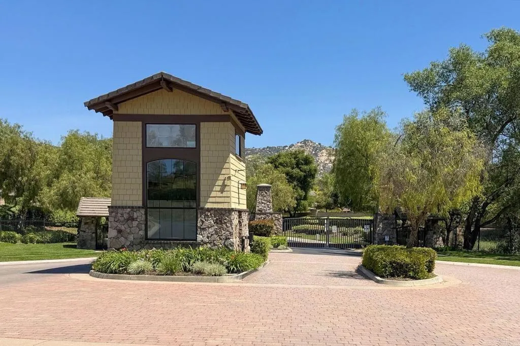 https://cdn.realtyfeed.com/cdn/127/306771886/6d9ba8e73cee924e7a17b981f27f3fe7.webp