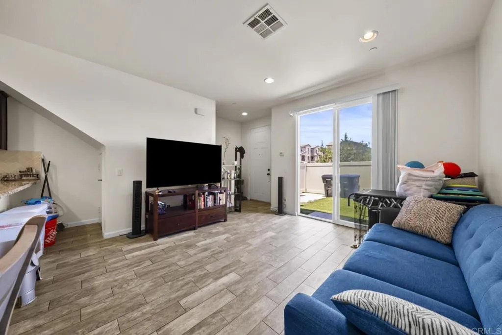 https://cdn.realtyfeed.com/cdn/127/306771890/1244270ff22afae5caf1005f645da380.webp