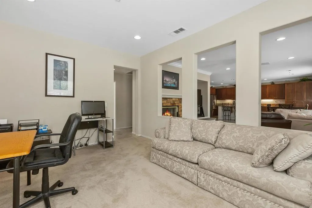 https://cdn.realtyfeed.com/cdn/127/306771973/99ffce6698d6d8dcea16c7c23b949c88.webp