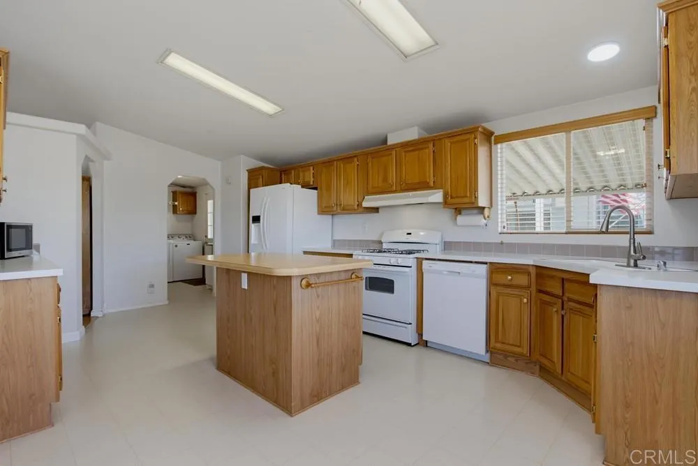 https://cdn.realtyfeed.com/cdn/127/306771975/0d0ba7c4b3ecb50d7962f898f244c7e9.webp