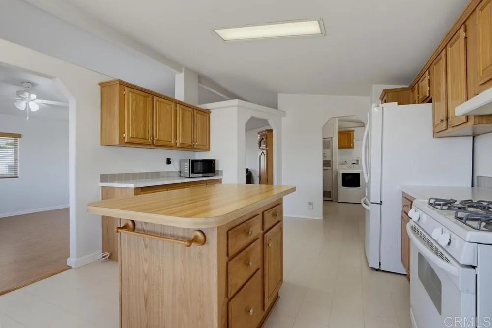 https://cdn.realtyfeed.com/cdn/127/306771975/2262c1170dd7ed2acb986786077cc184.webp