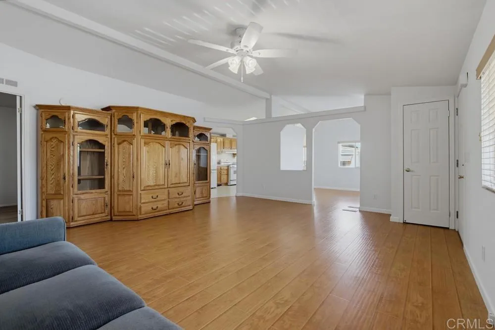 https://cdn.realtyfeed.com/cdn/127/306771975/bf6a0ef7575e3501a31535c57694bca0.webp