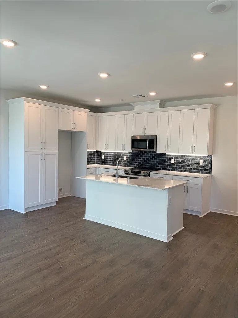 9425 N. Sepulveda Blvd. Unit 6, North Hills, CA 91343 - Photo 4 of 13, North Hills, CA