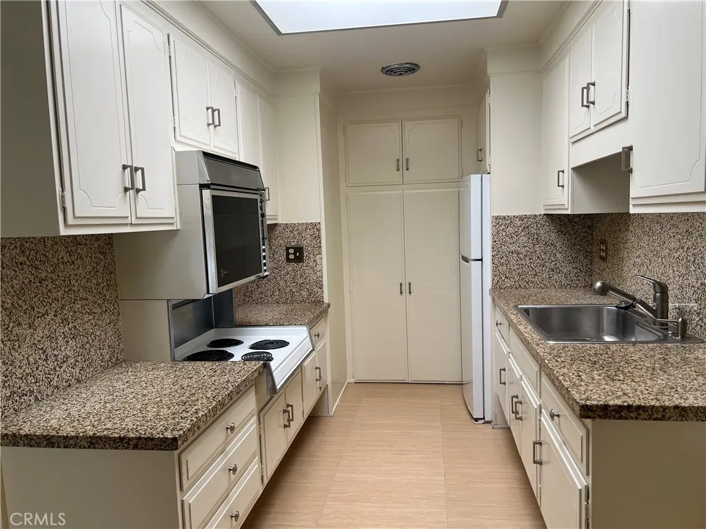 2238 Avenida Sevilla Unit E, Laguna Woods, CA 92637 - Photo 5 of 13, Laguna Woods, CA