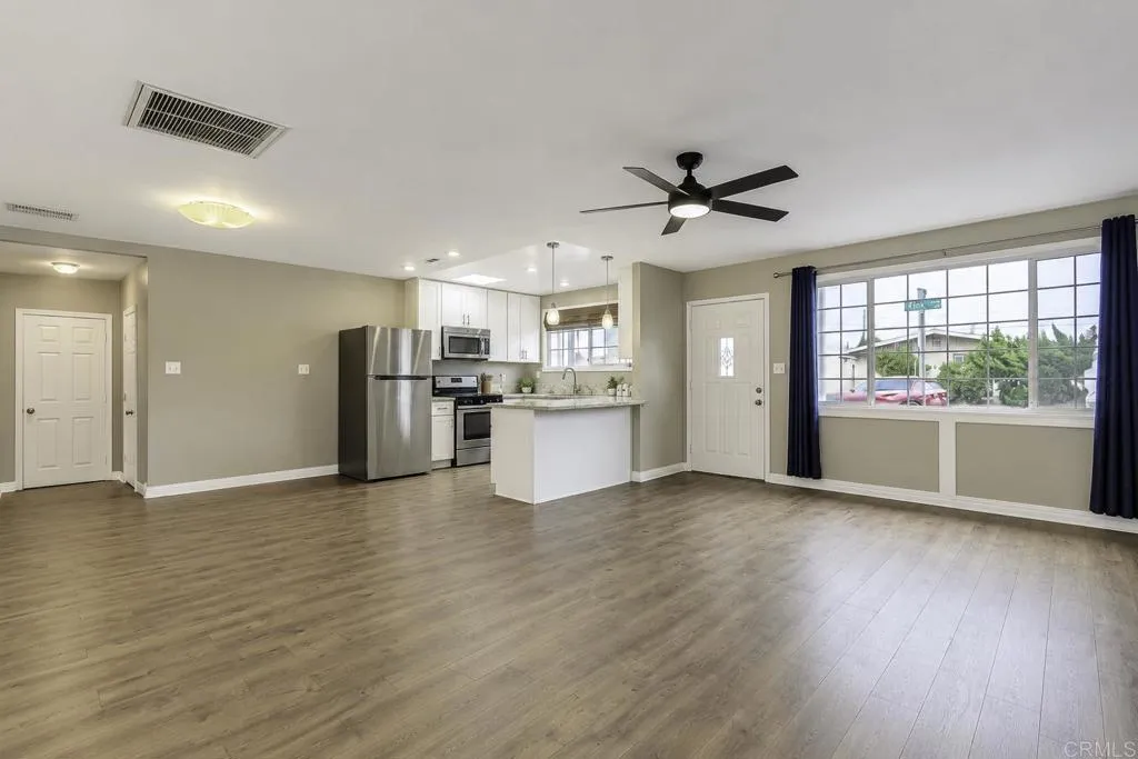 https://cdn.realtyfeed.com/cdn/127/306772098/955df44cc28e2b4ec2865704fce138a8.webp