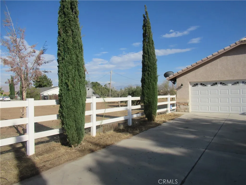 20035 Symeron, Apple Valley, CA 92307 - Photo 2 of 25, Apple Valley, CA