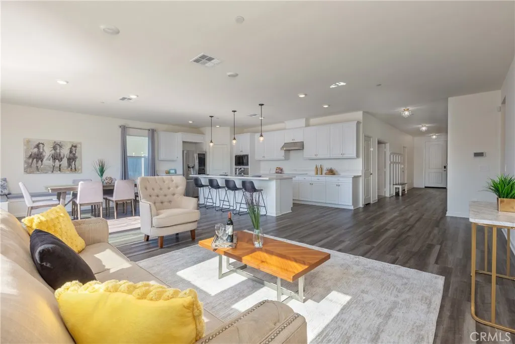 https://cdn.realtyfeed.com/cdn/127/306772146/0d8bbfe22b27330f94088168bb09f8a5.webp