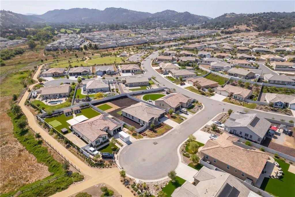 https://cdn.realtyfeed.com/cdn/127/306772146/badbb2b8e72a8a86d3c473cd0eee3ed1.webp