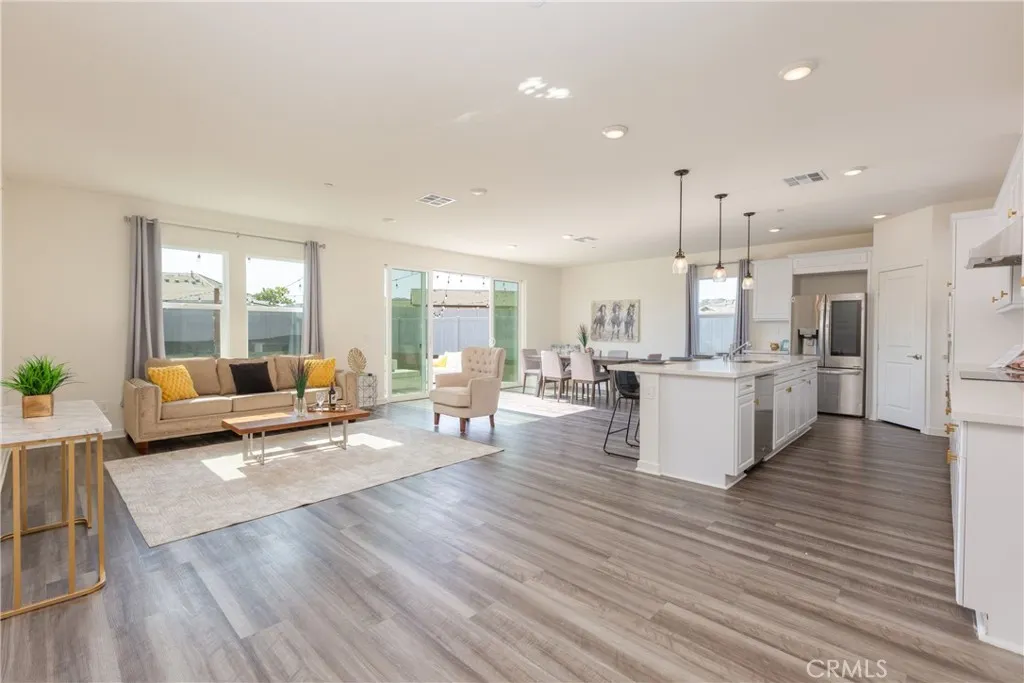 https://cdn.realtyfeed.com/cdn/127/306772146/c063093cd88bf5692943a589a5bf3ed6.webp