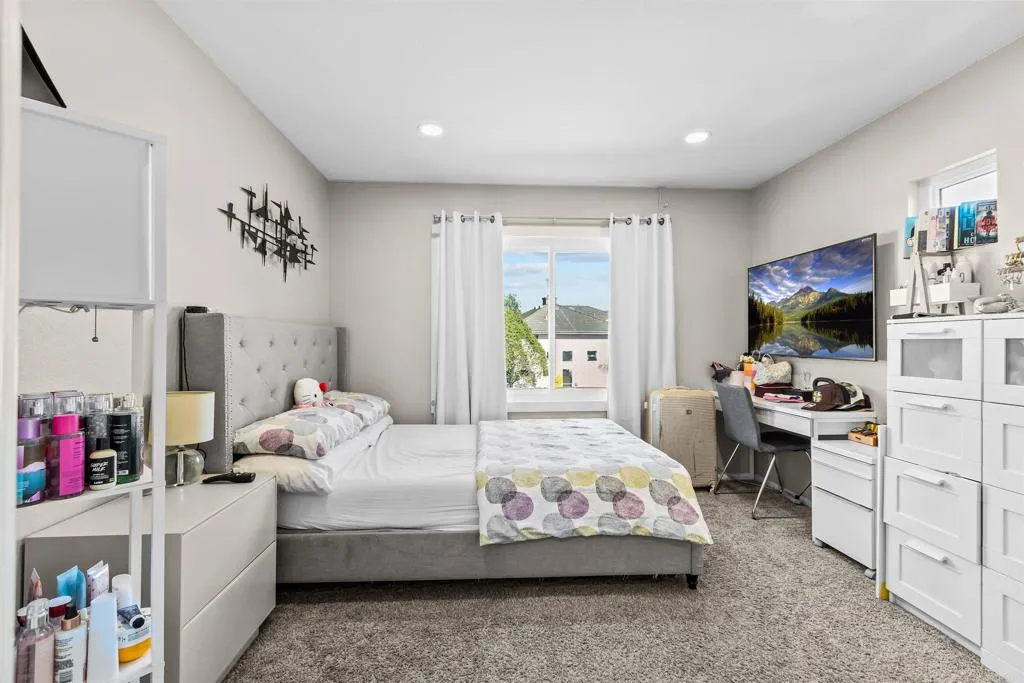 https://cdn.realtyfeed.com/cdn/127/306772177/98b7613a1483f1aad44c2aff12bdfbef.webp
