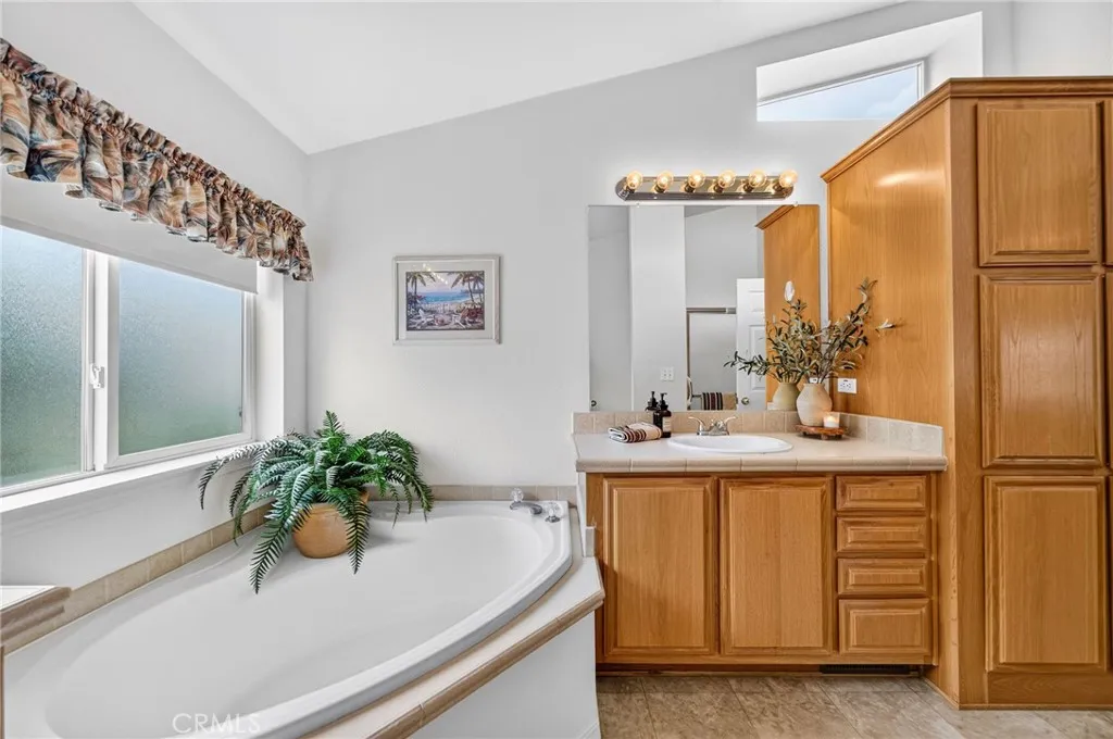 https://cdn.realtyfeed.com/cdn/127/306772222/1a97a5966f15454dbd5354bdd180a609.webp