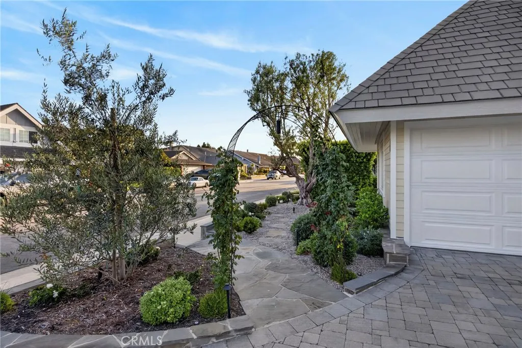 9601 Dumbreck Drive, Huntington Beach, CA 92646 - Photo 5 of 50, Huntington Beach, CA