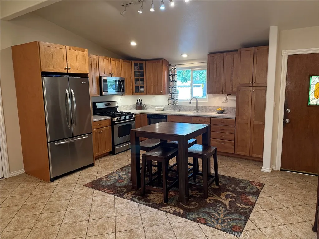 545 E Gainsborough Road, Thousand Oaks, CA 91360 - Photo 4 of 36, Thousand Oaks, CA