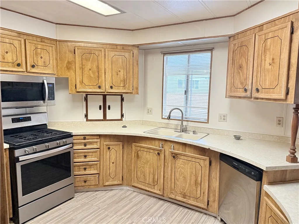 16445 Wimbleton Court, Victorville, CA 92395 - Photo 5 of 9, Victorville, CA