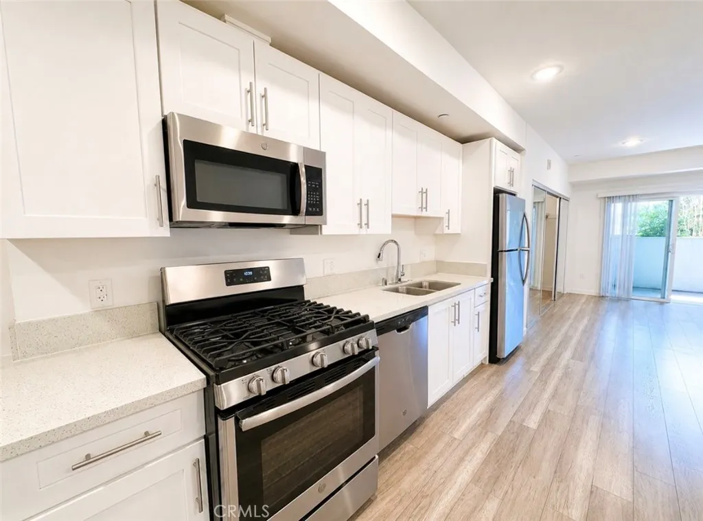 1025 S Berendo Street Unit 202, Los Angeles, CA 90006 - Main photo, Los Angeles, CA