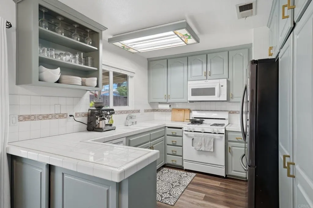 https://cdn.realtyfeed.com/cdn/127/306772342/8f63628308743fd36a43e181657b06bc.webp