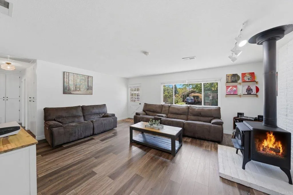 https://cdn.realtyfeed.com/cdn/127/306772342/93556c2cee81c78f5c17ed0948998579.webp