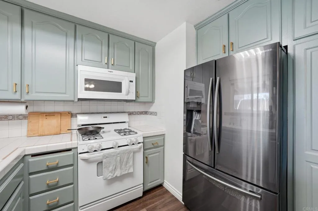 https://cdn.realtyfeed.com/cdn/127/306772342/bf6f4ba76816852147302453fe52e0b8.webp