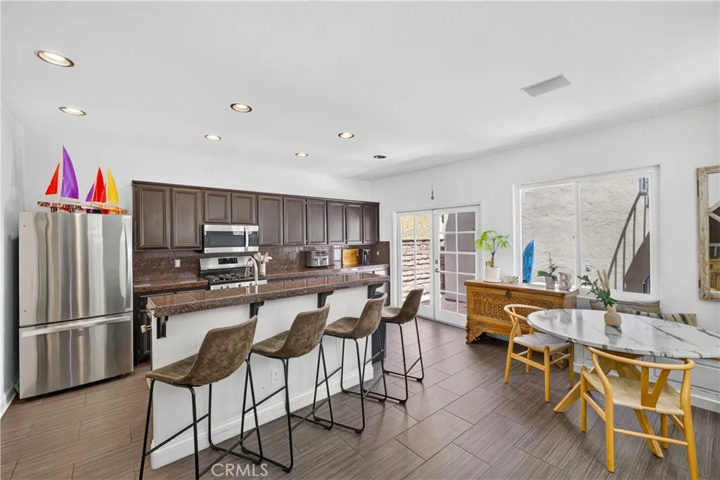 330 Ultimo Avenue, Long Beach, CA 90814 - Photo 4 of 6, Long Beach, CA