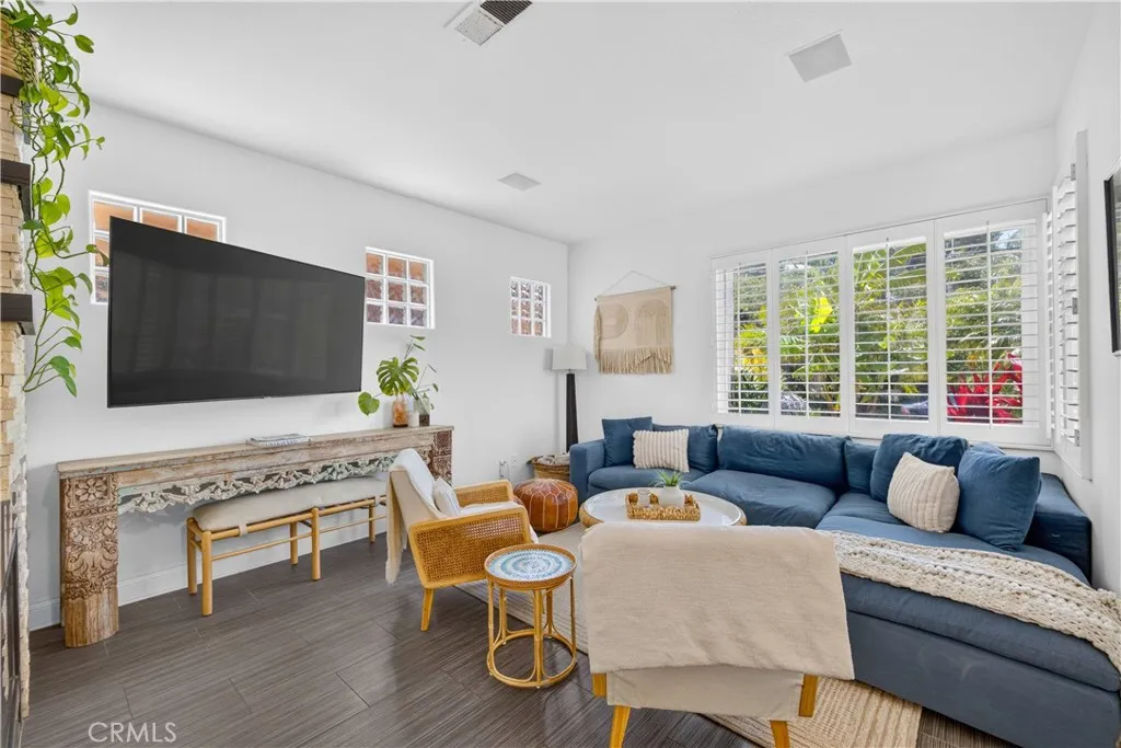 330 Ultimo Avenue, Long Beach, CA 90814 - Photo 2 of 6, Long Beach, CA