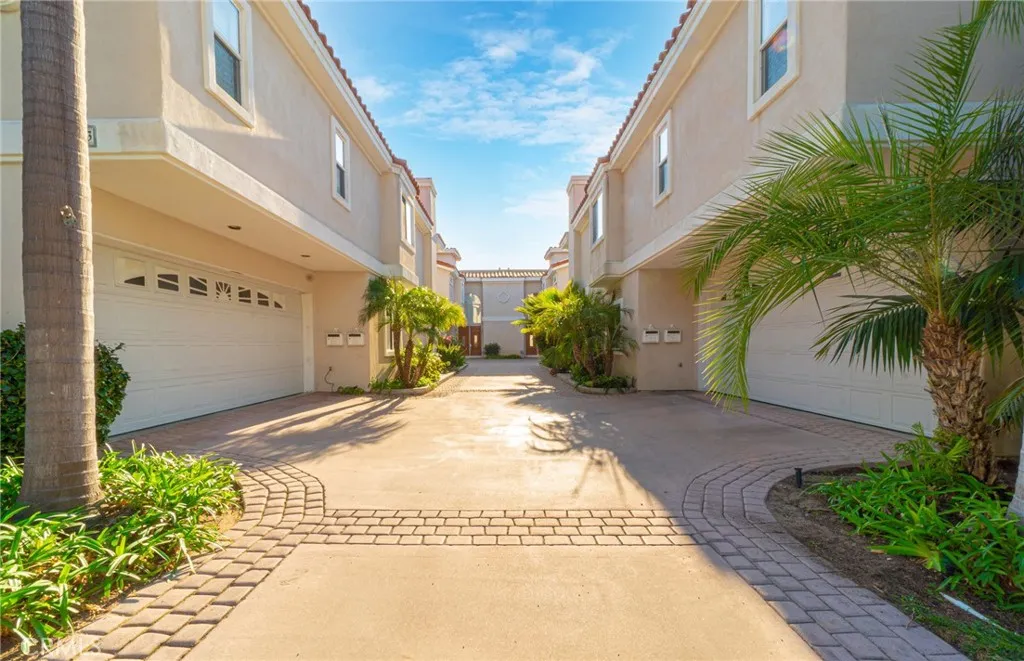 413 N Elena Avenue Unit C, Redondo Beach, CA 90277 - Photo 3 of 30, Redondo Beach, CA