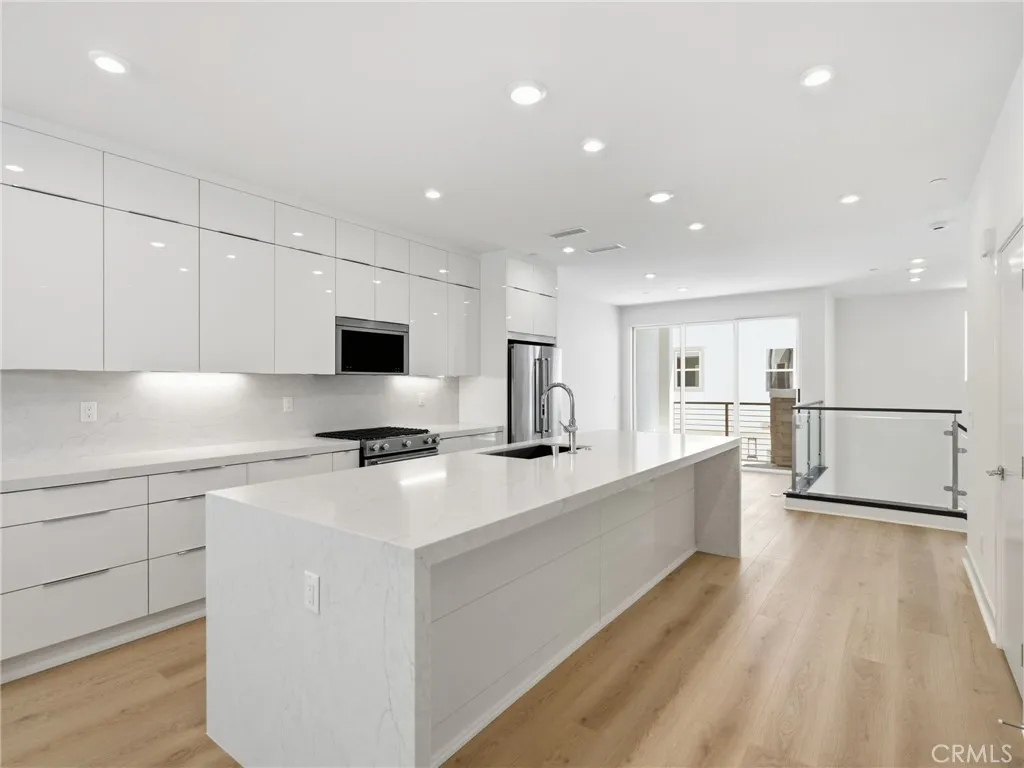 https://cdn.realtyfeed.com/cdn/127/306772391/1cd9080f45a9e9386564559778da05c0.webp