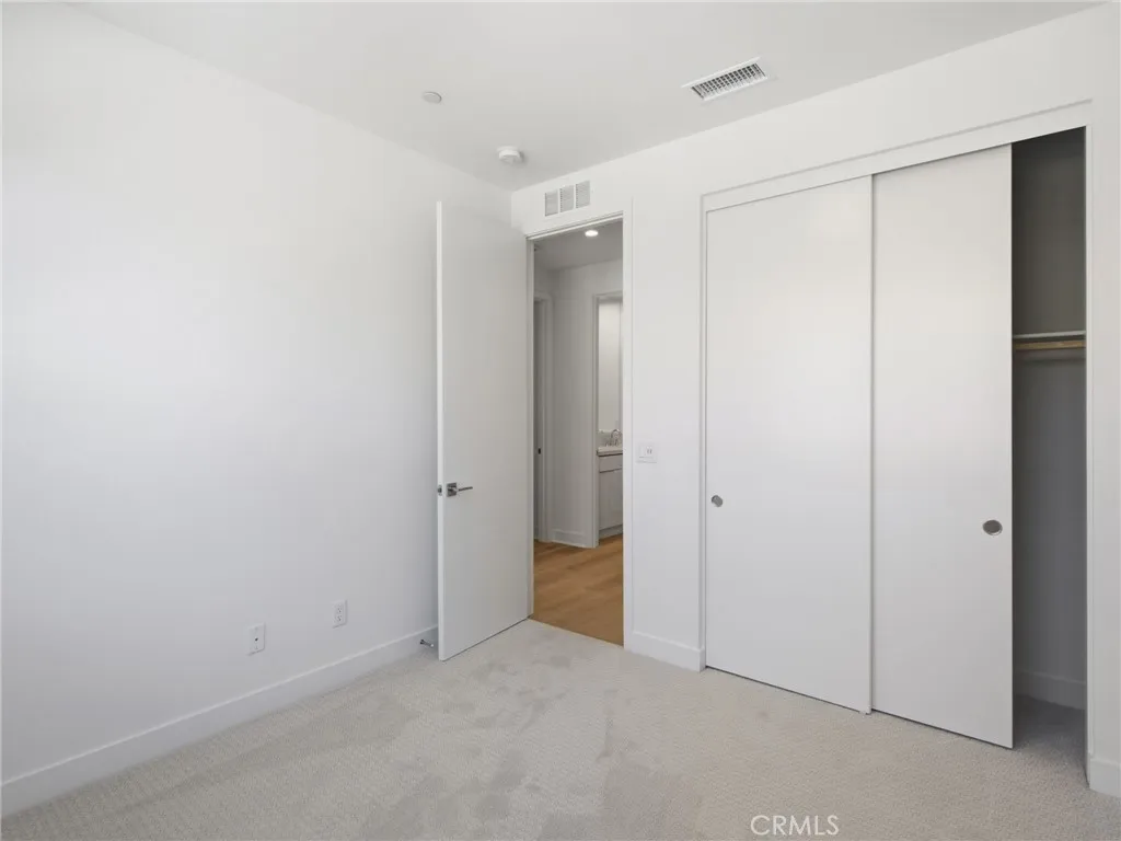 https://cdn.realtyfeed.com/cdn/127/306772391/39cb001716322fcf26b72ddabc190033.webp