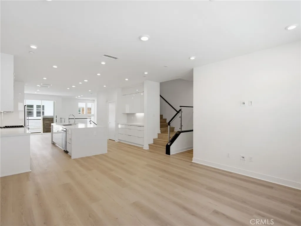 https://cdn.realtyfeed.com/cdn/127/306772391/5b878e55a33b6bfe55828c484a712408.webp
