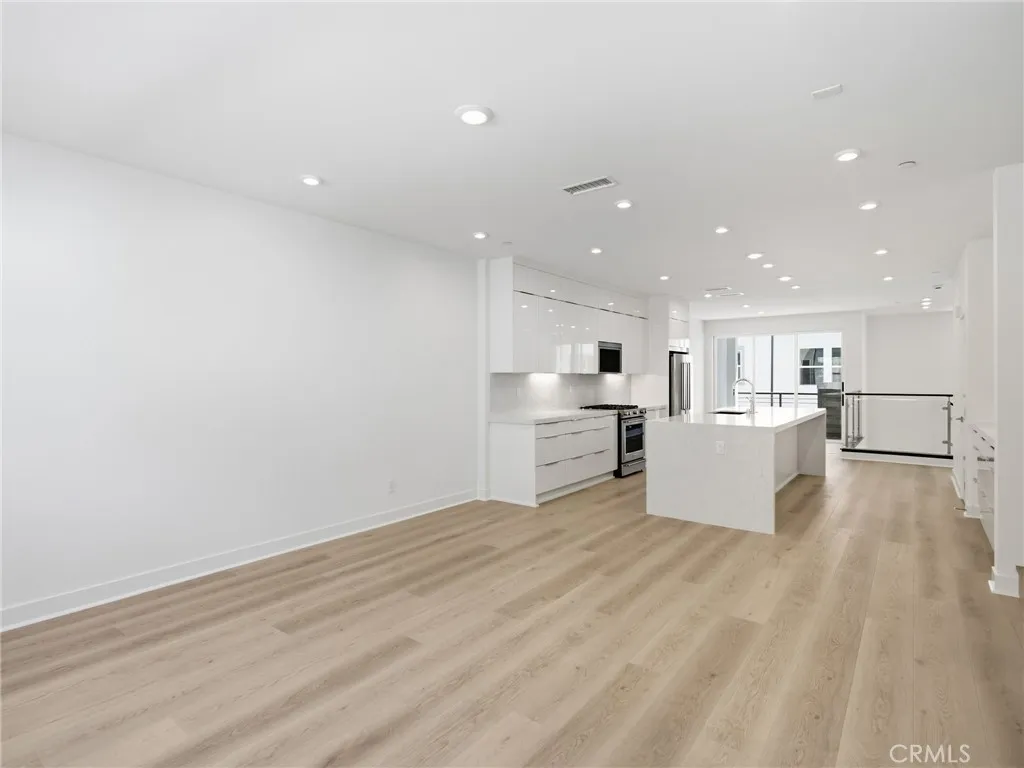 https://cdn.realtyfeed.com/cdn/127/306772391/606baf4008cbf9ab3e2a8caa4d1d83c5.webp