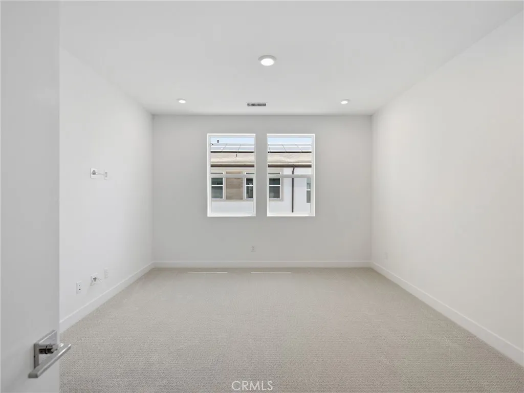 https://cdn.realtyfeed.com/cdn/127/306772391/6f9c868c5fce77bf3d8fd5a544cd9886.webp