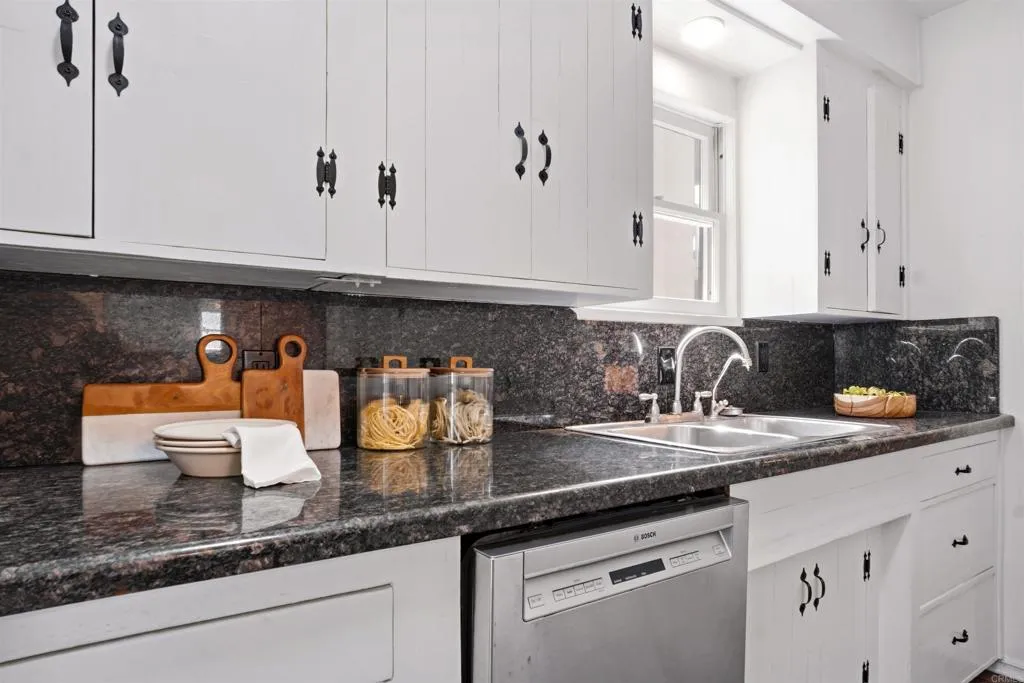 https://cdn.realtyfeed.com/cdn/127/306772399/6914876798a6e4eec730f4df7f9cf4c3.webp