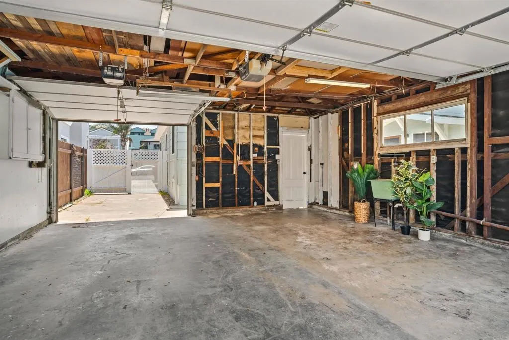 https://cdn.realtyfeed.com/cdn/127/306772399/dc5bb194f8408c6bd4cb587b71f6adfb.webp