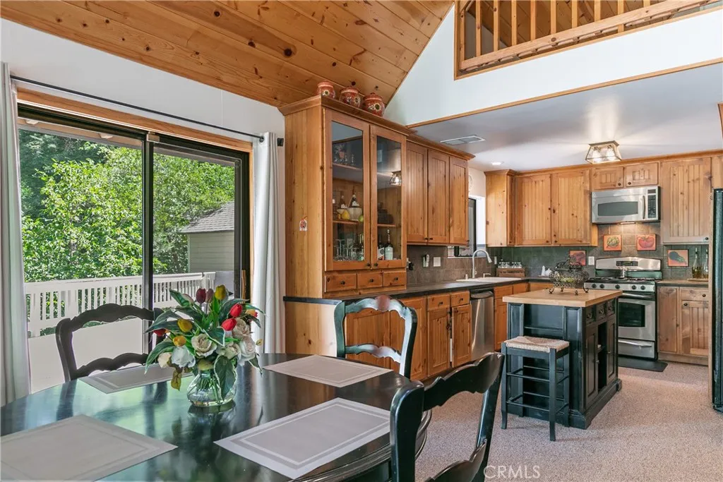 841 Cottage Grove Road, Lake Arrowhead, CA 92352 - Photo 5 of 31, Lake Arrowhead, CA