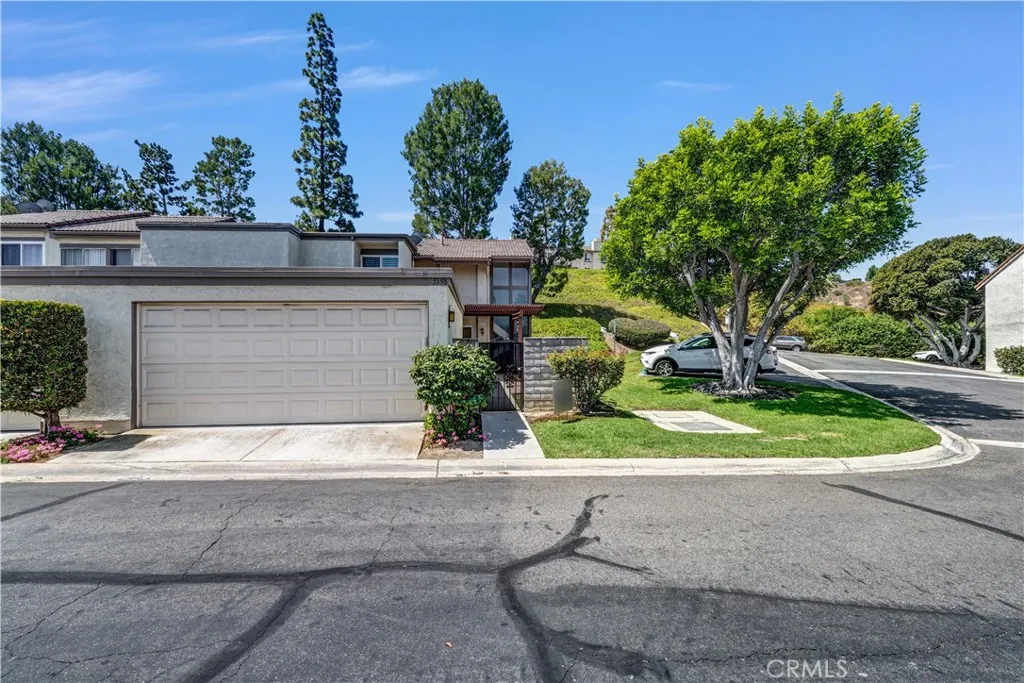5598 E Vista Del Rio, Anaheim Hills, CA 92807 - Main photo, Anaheim Hills, CA