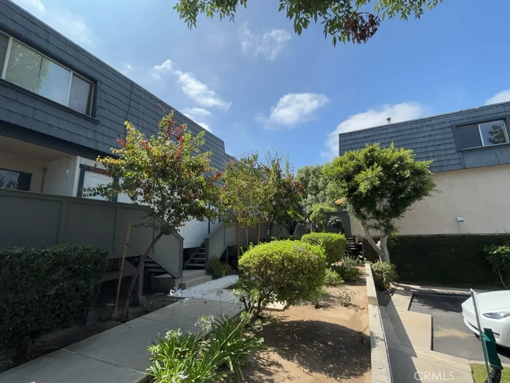 18550 Hatteras Street Unit 21, Los Angeles, CA 91356 - Main photo, Los Angeles, CA